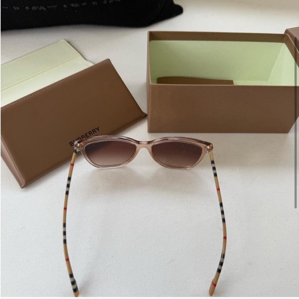 Burberry Sunglasses - Picture 5 of 7